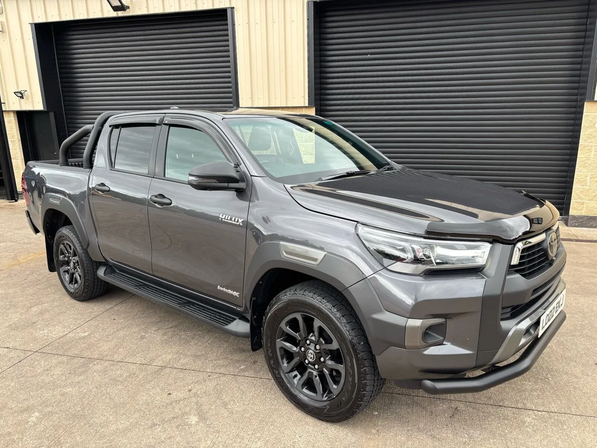 222 2022 TOYOTA HILUX 2.8 D4D INVINCIBLE X AUTO - Image 4