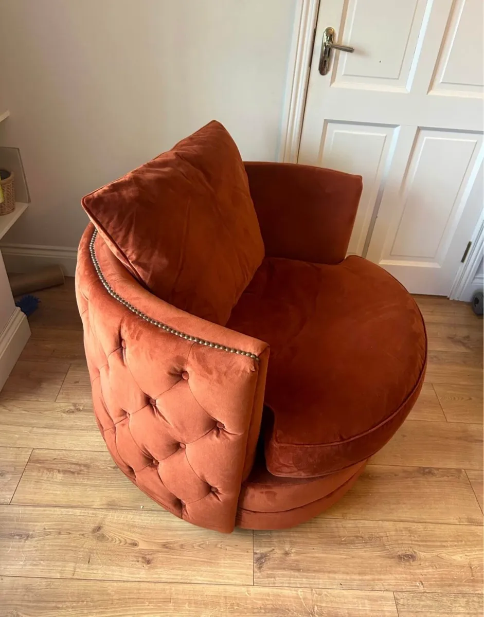Swivel Chair and footrest - Image 3