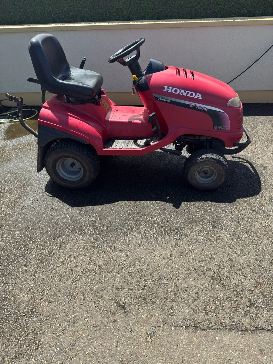 Honda ride on mower for breaking - Image 1