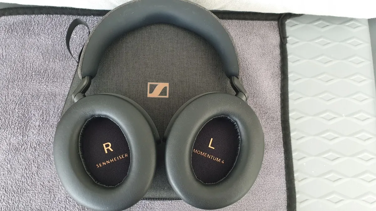 Sennheiser Momentum 4 SE Headphones - Image 2