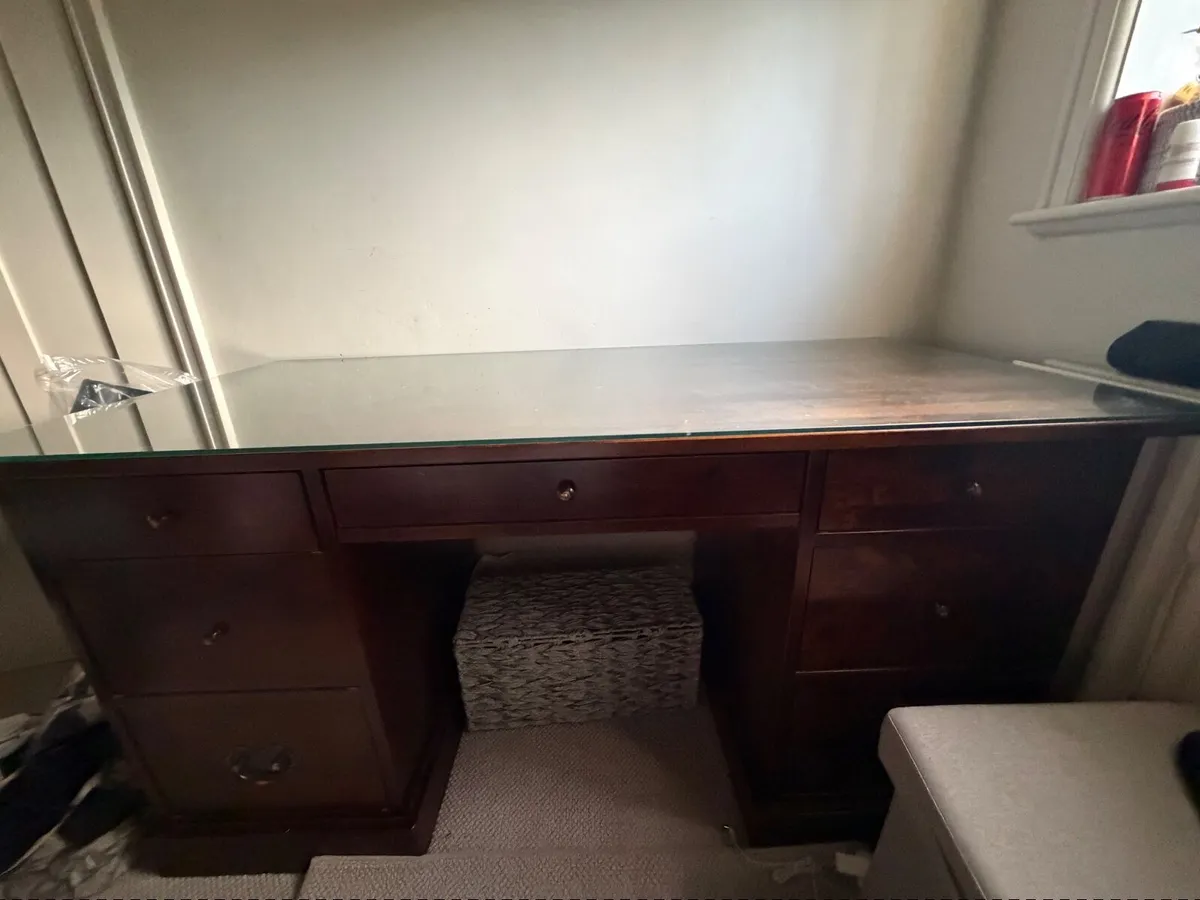 Desk - Image 3