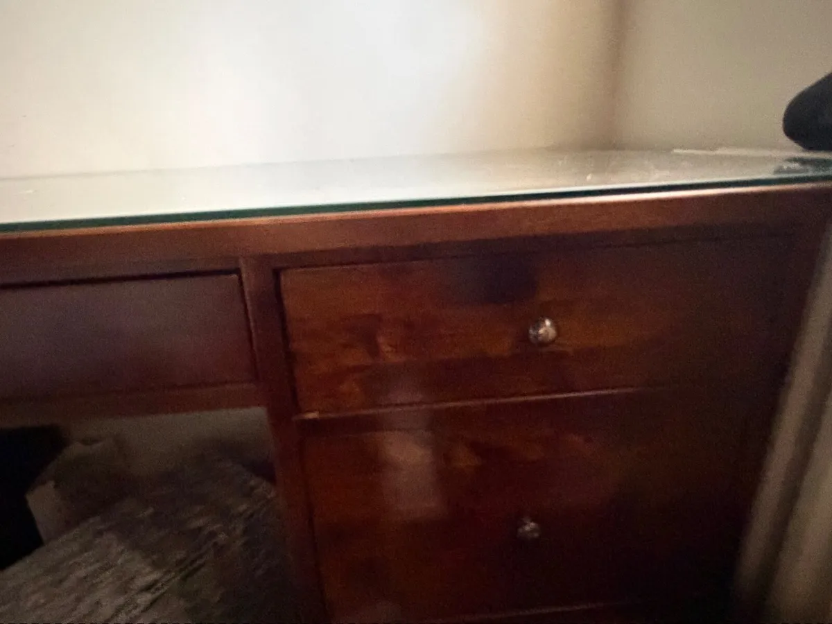 Desk - Image 4