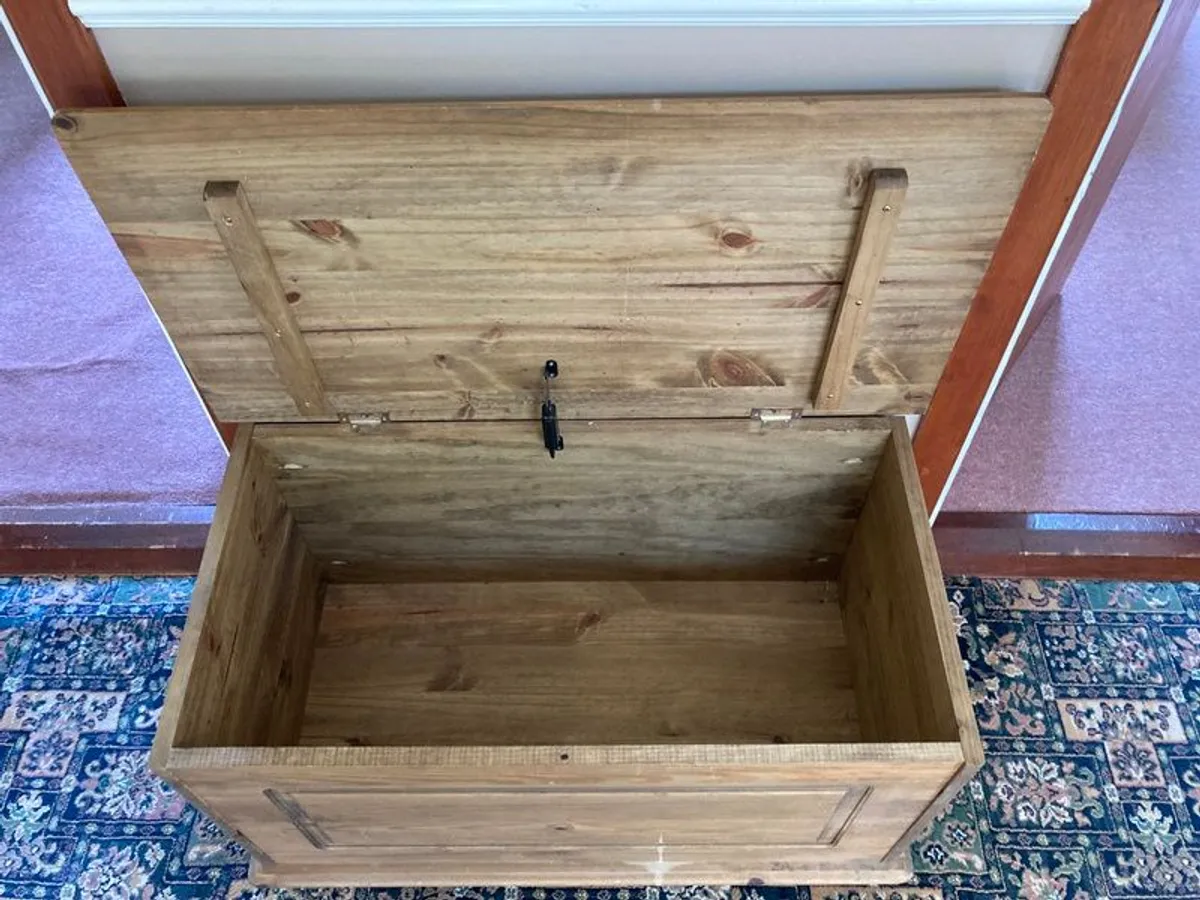 Blanket box / bedding chest - Image 3
