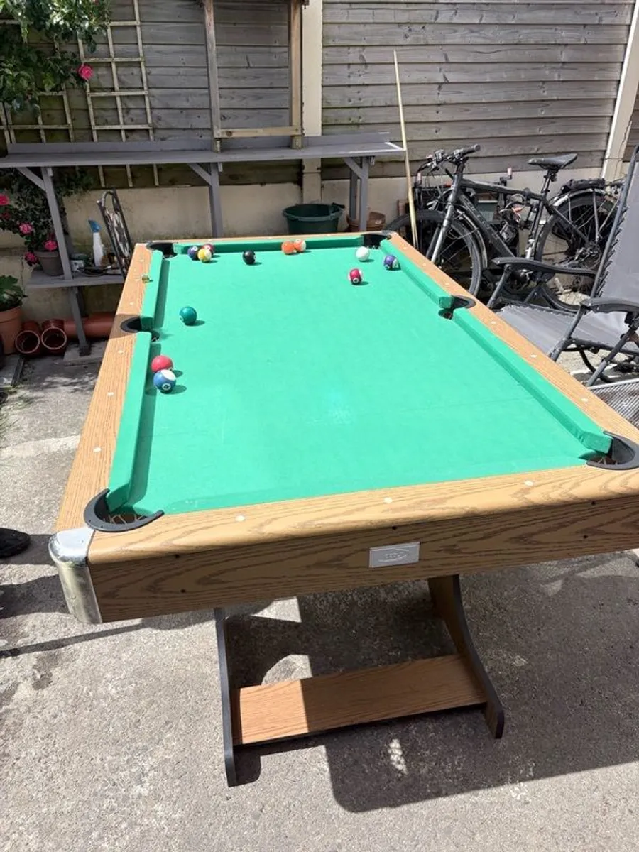 Pool table - Image 1