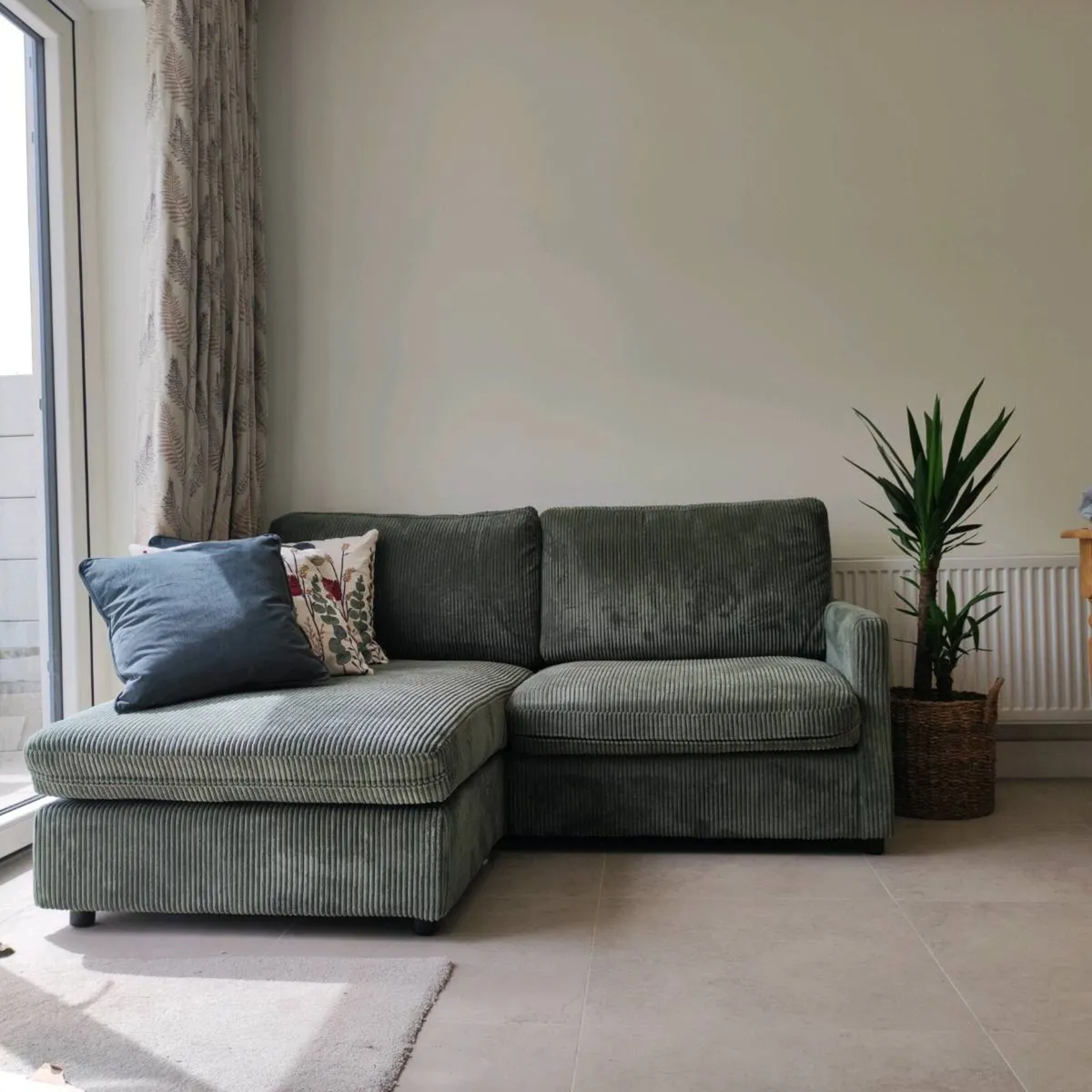 Small corduroy couch - Image 1