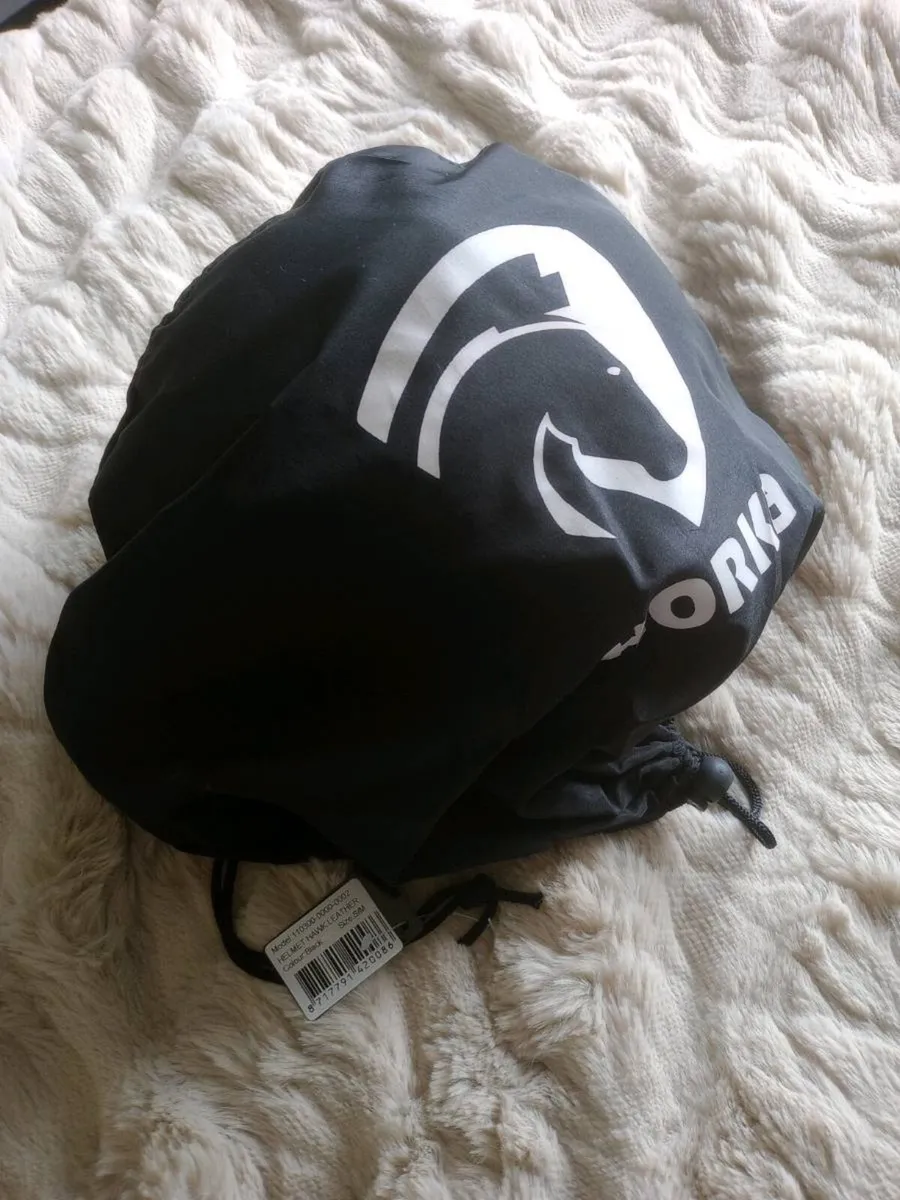Horse riding helmet - Image 4