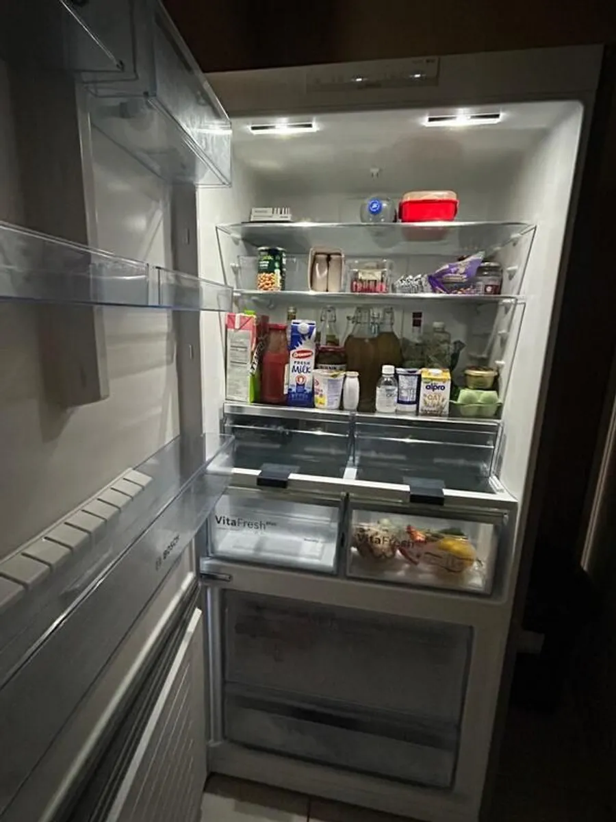 Frigde with freezer - Image 2