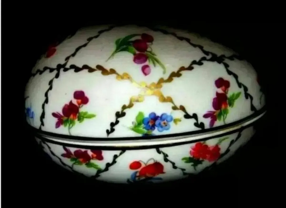 Vintage Porcelain Trinket Box - Image 2