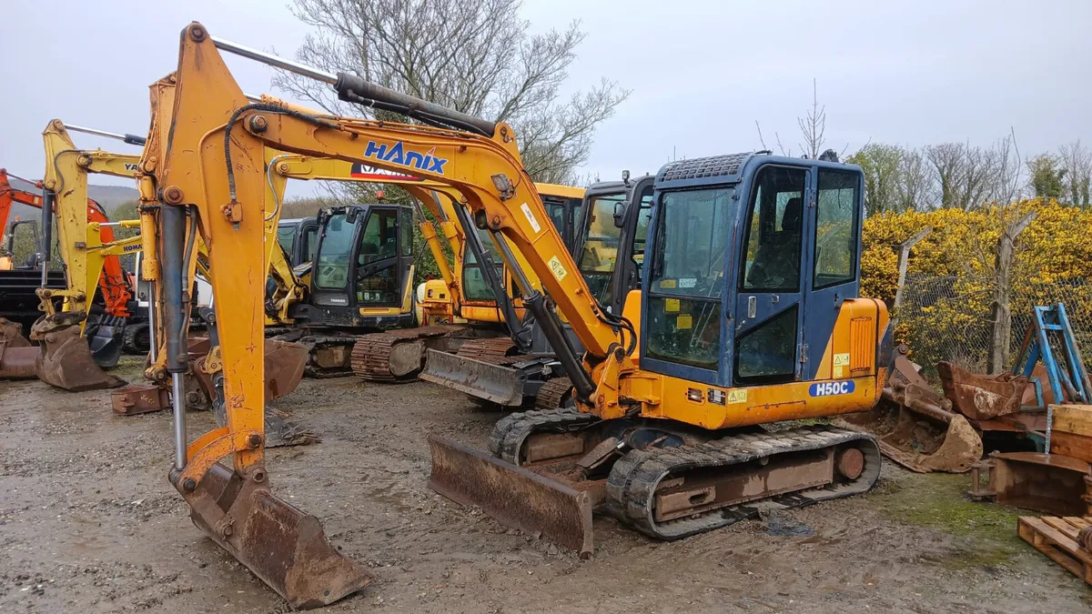2004 Hanix 5 Tonne Digger - Image 4
