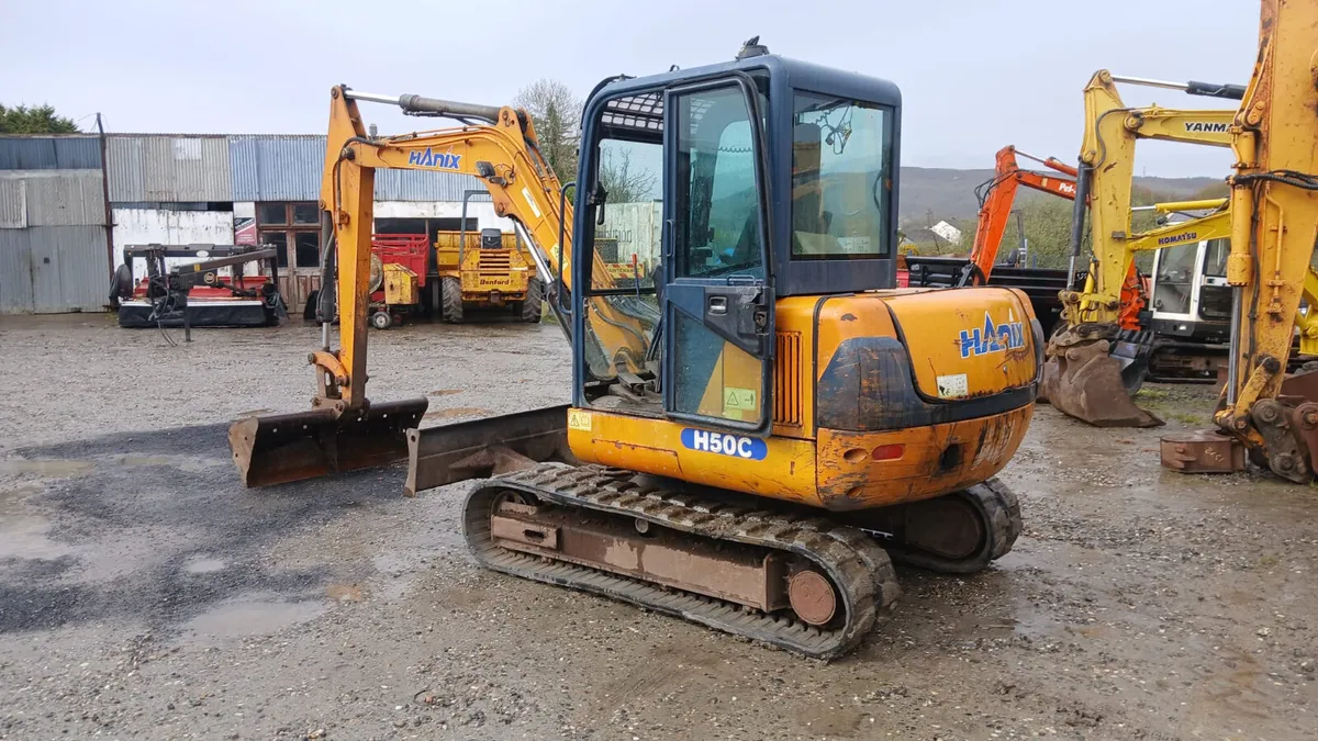 2004 Hanix 5 Tonne Digger - Image 3