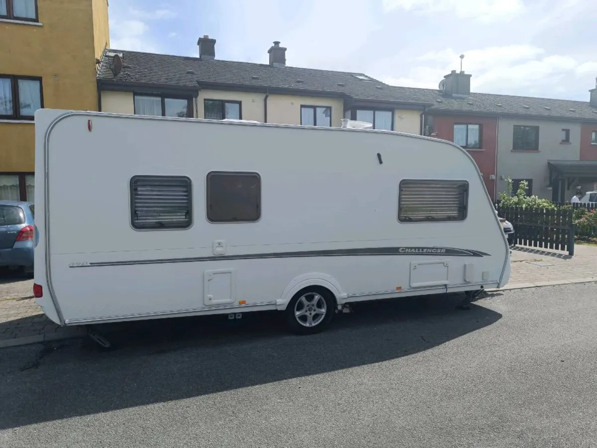 Swift challenger 490 4/5 berth - Image 1