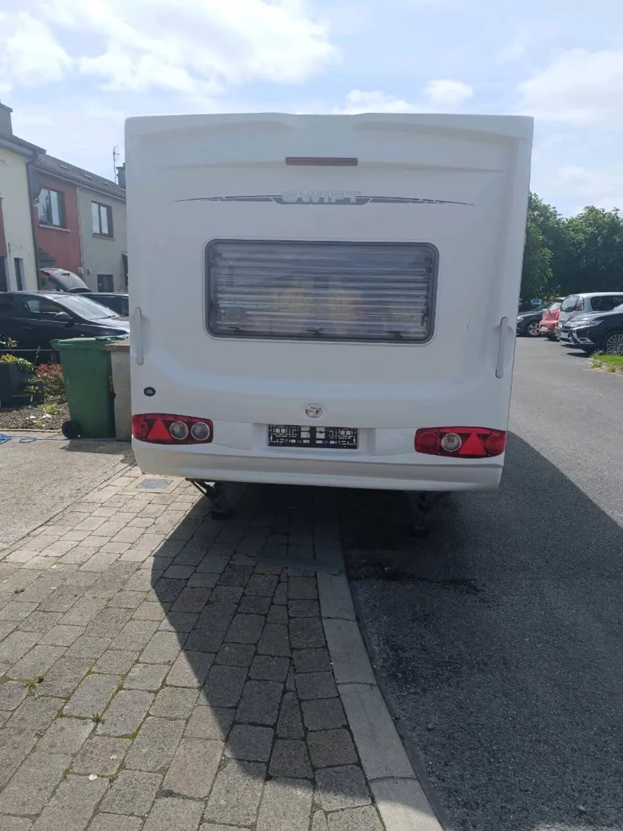 Swift challenger 490 4/5 berth - Image 3