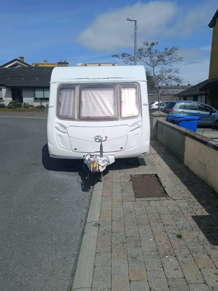 Swift challenger 490 4/5 berth - Image 4
