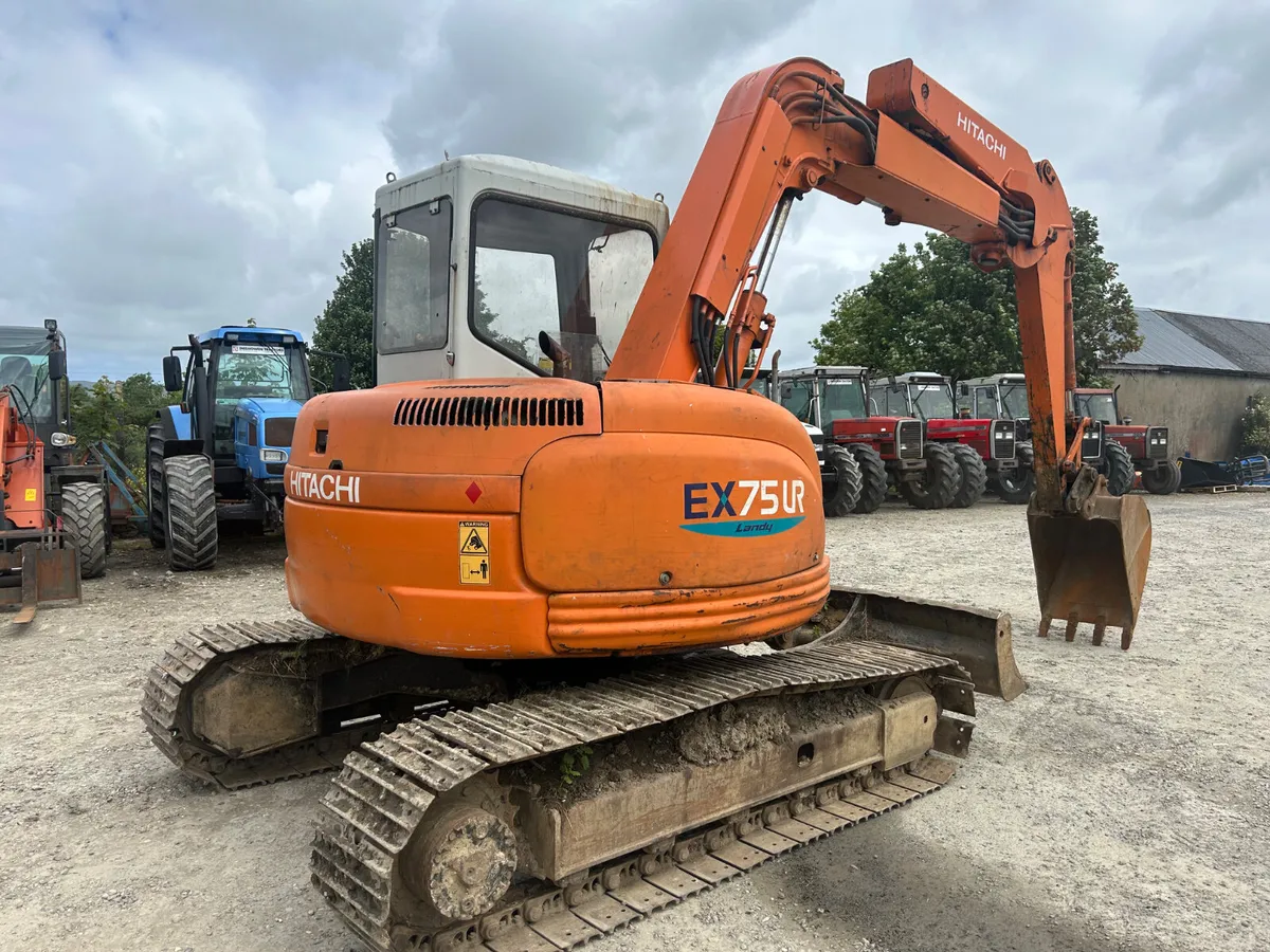 Hitachi EX75 7.5 Tonne Digger - Image 2