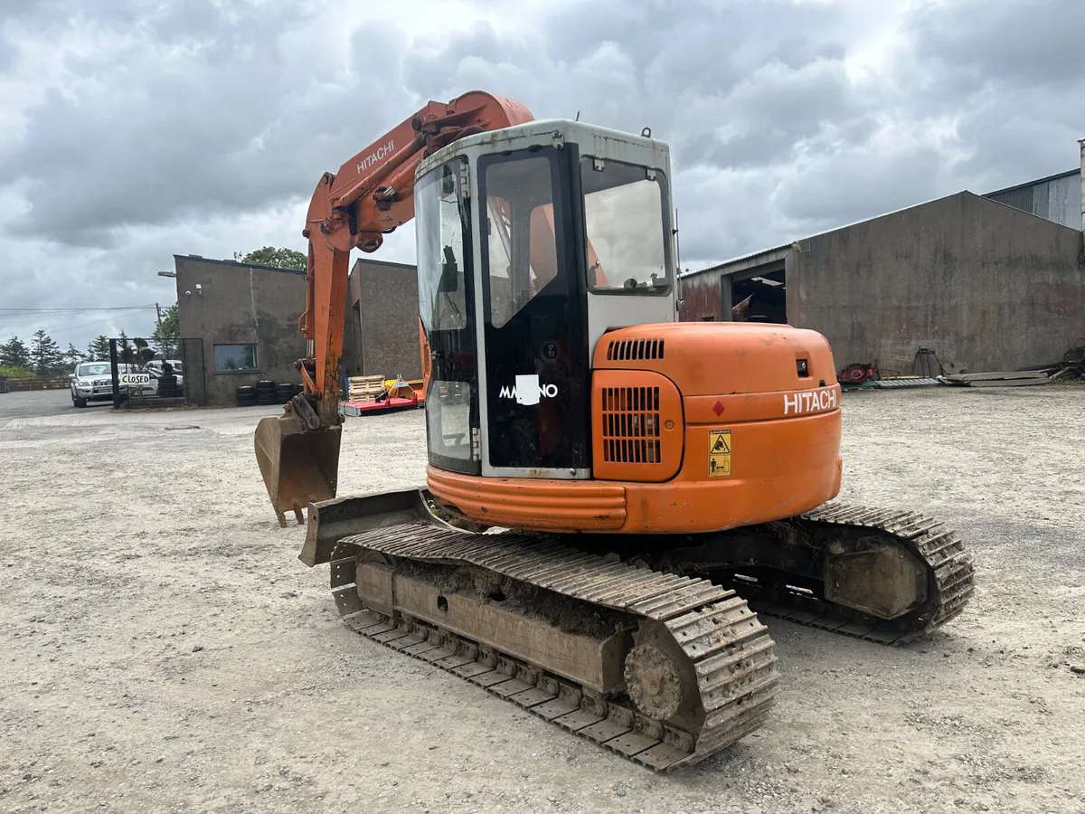 Hitachi EX75 7.5 Tonne Digger - Image 3