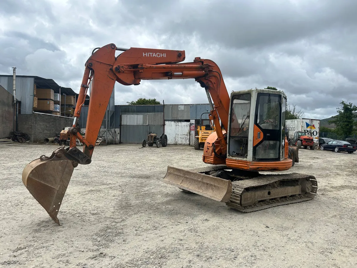 Hitachi EX75 7.5 Tonne Digger - Image 4