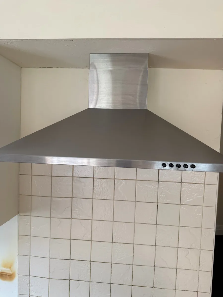 Full kitchen with sink & appliances - Image 3