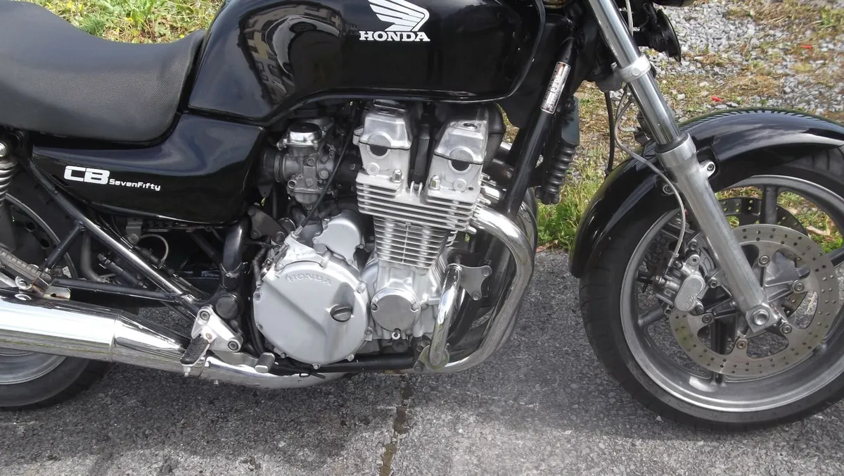 Honda   50 c& 90 &HONDA 750&TRIUMPH .trade or swap - Image 2