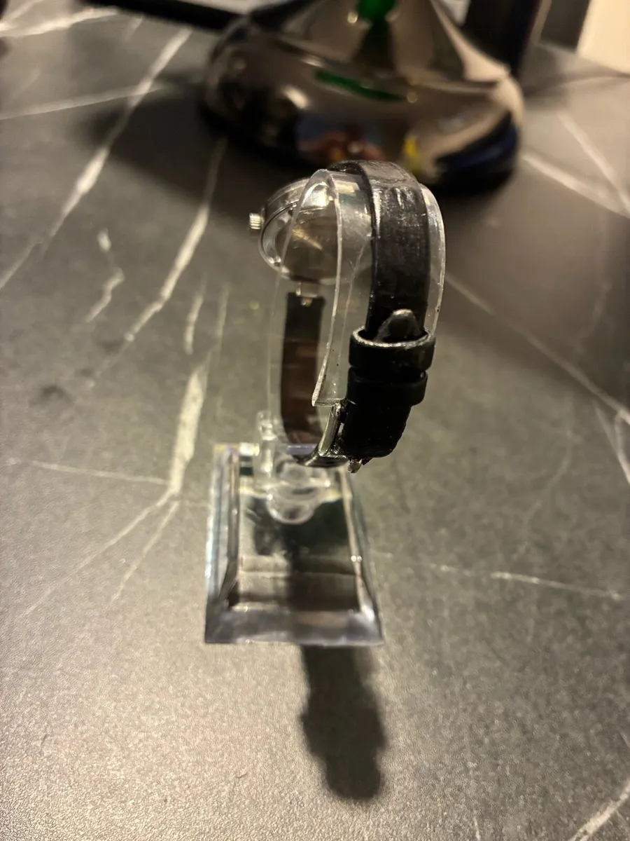 Ladies gucci watch - Image 3