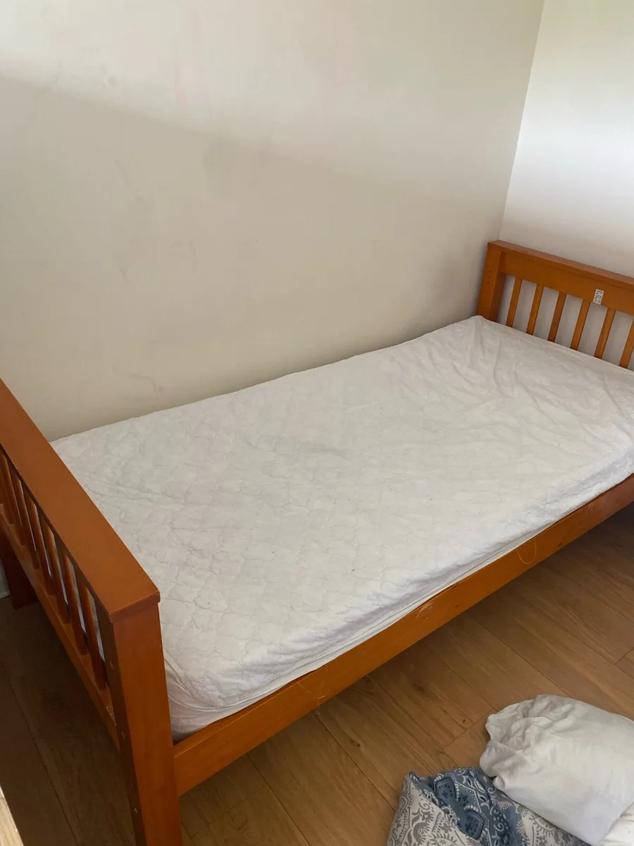 Triple bunk bed. Solid wood - Image 2