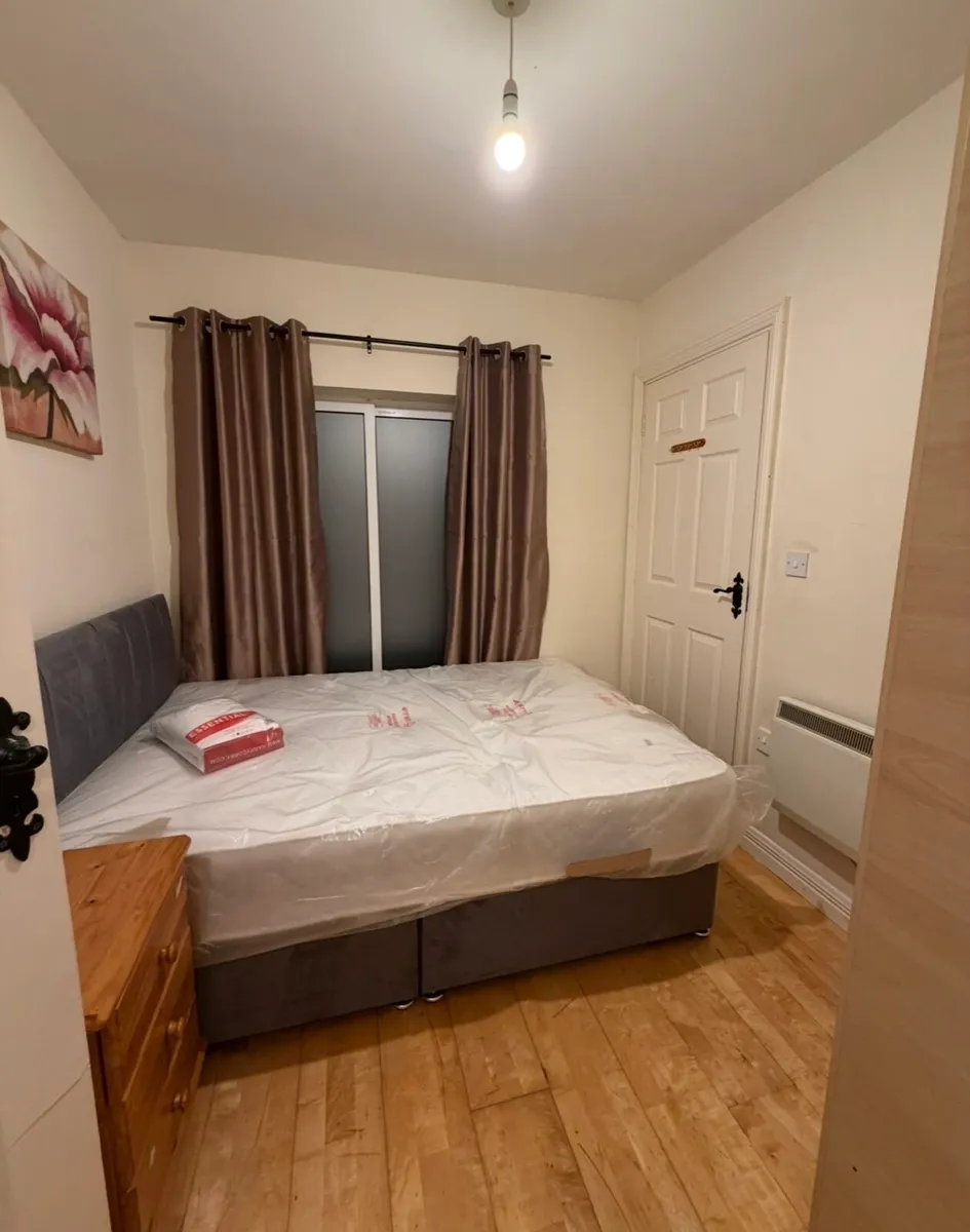 Double bed (only 6 months old)