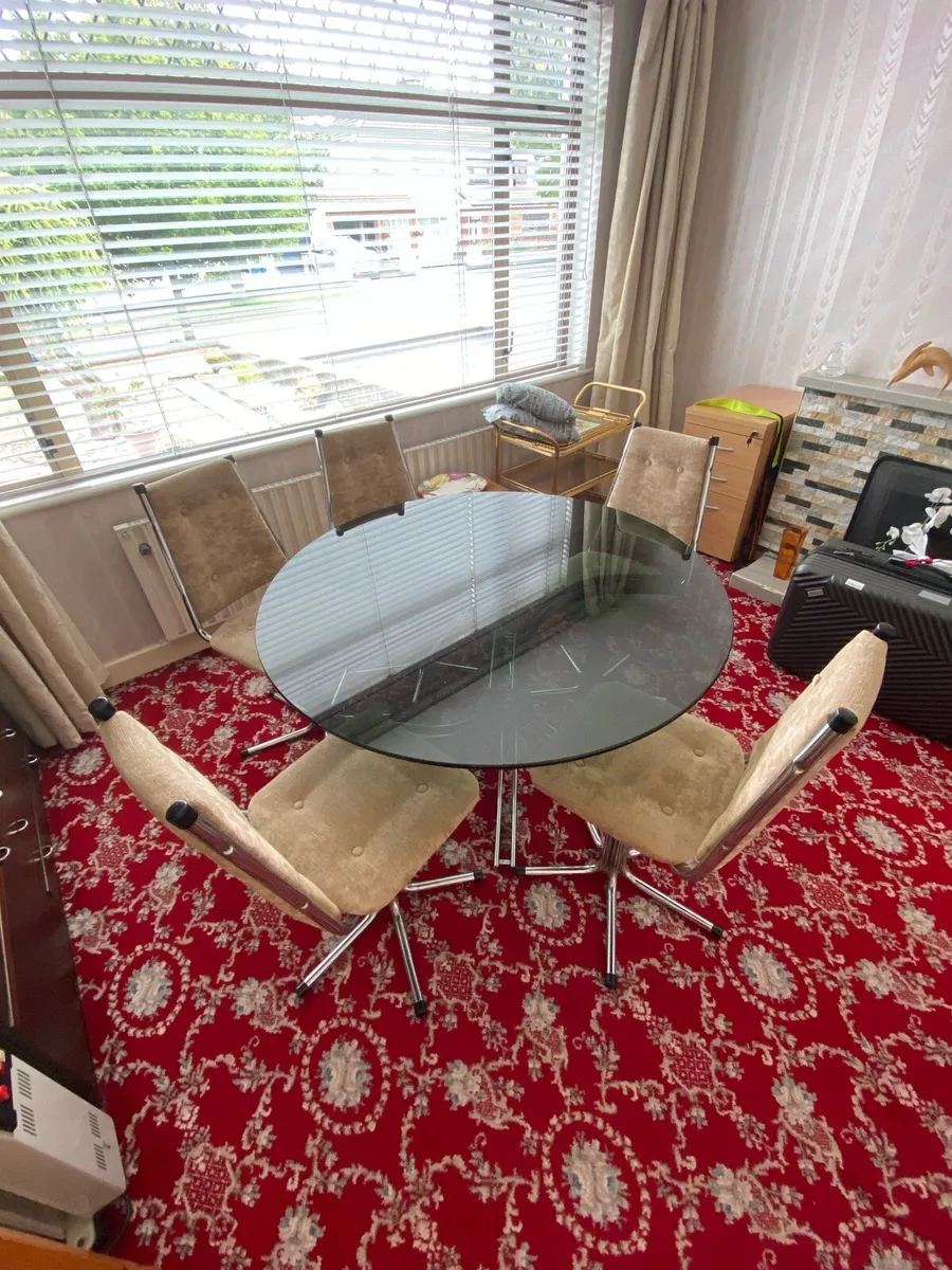 Glass table - Image 1