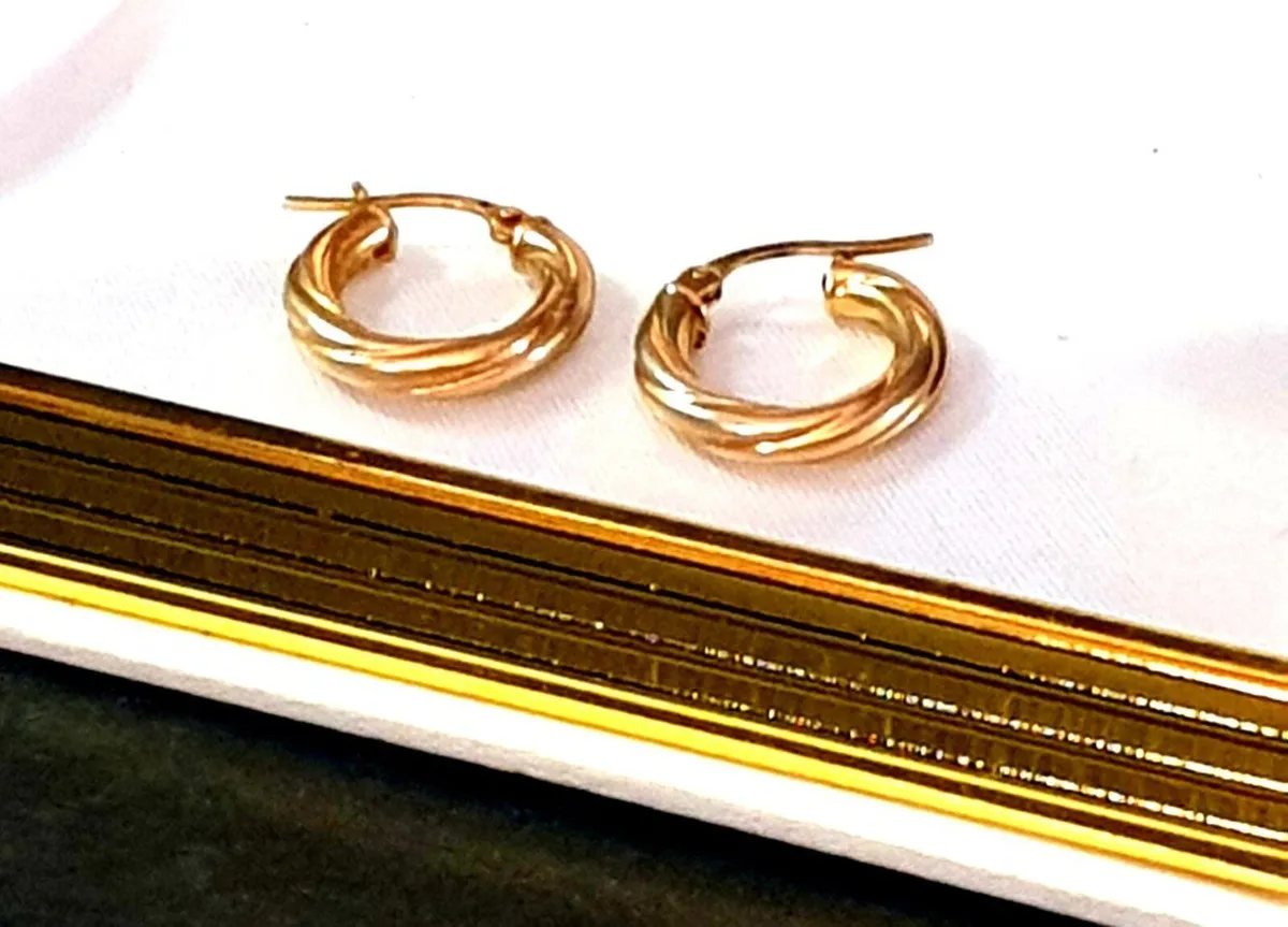 Vintage 9ct Gold Twist Earrings - Image 3