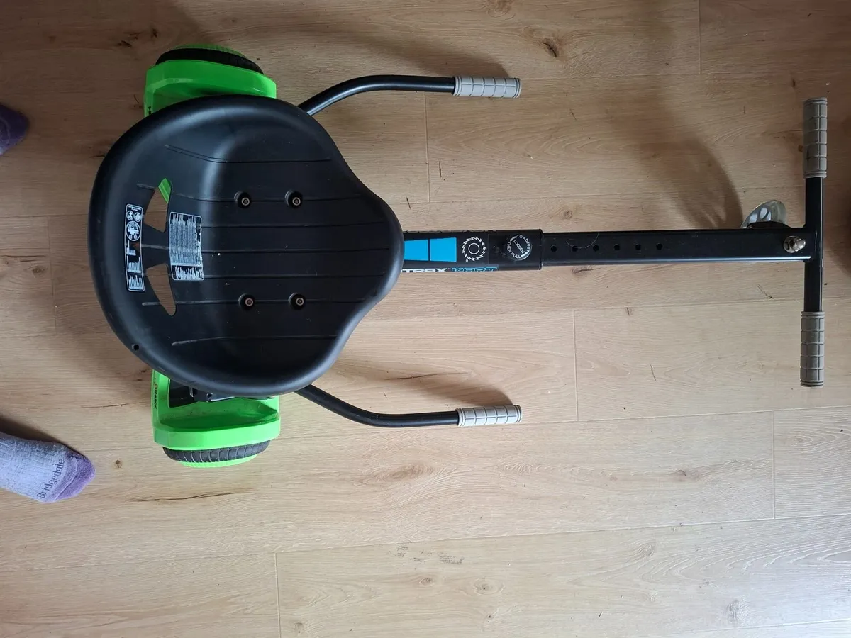 Child's hoverboard and kart - Image 2