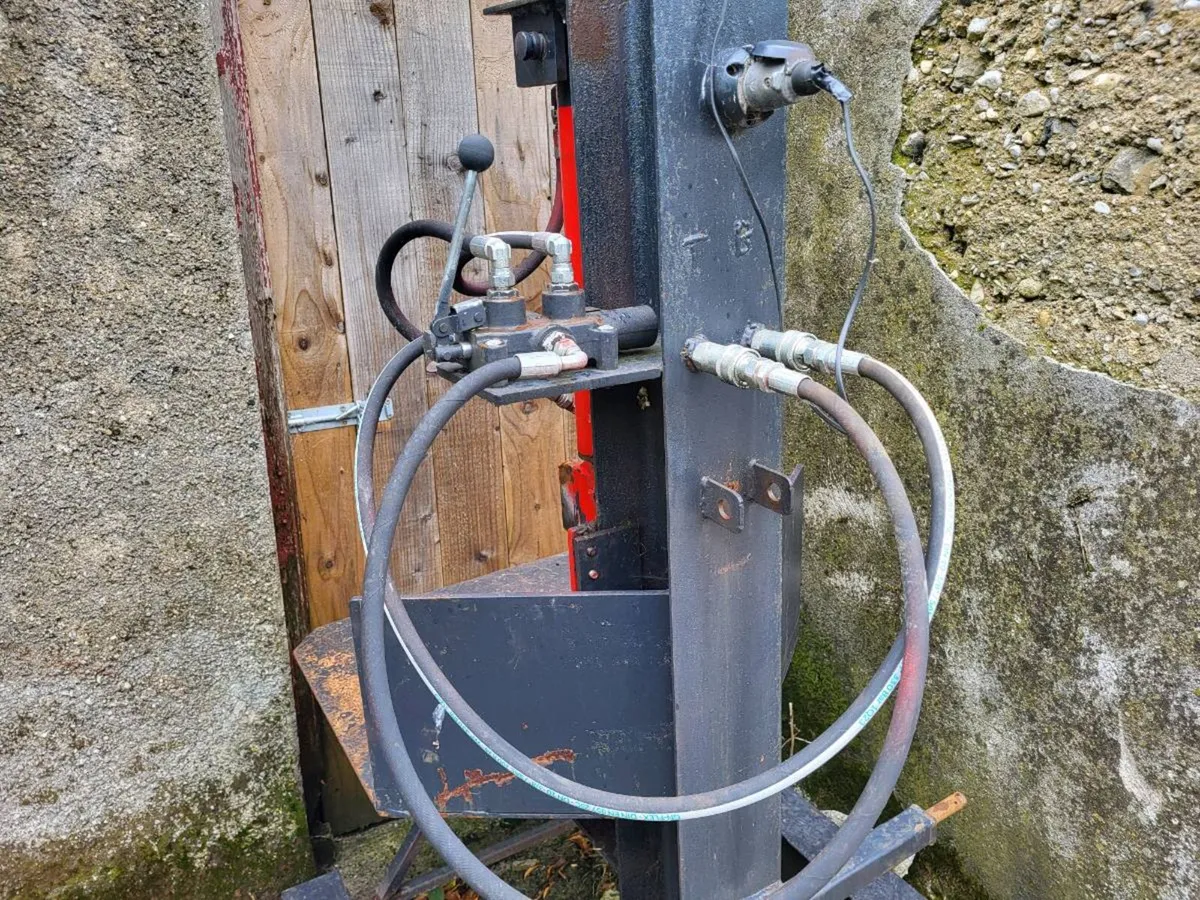 Log splitter - Image 1