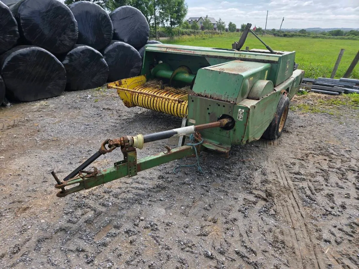 John Deere 342 A square baler - Image 1