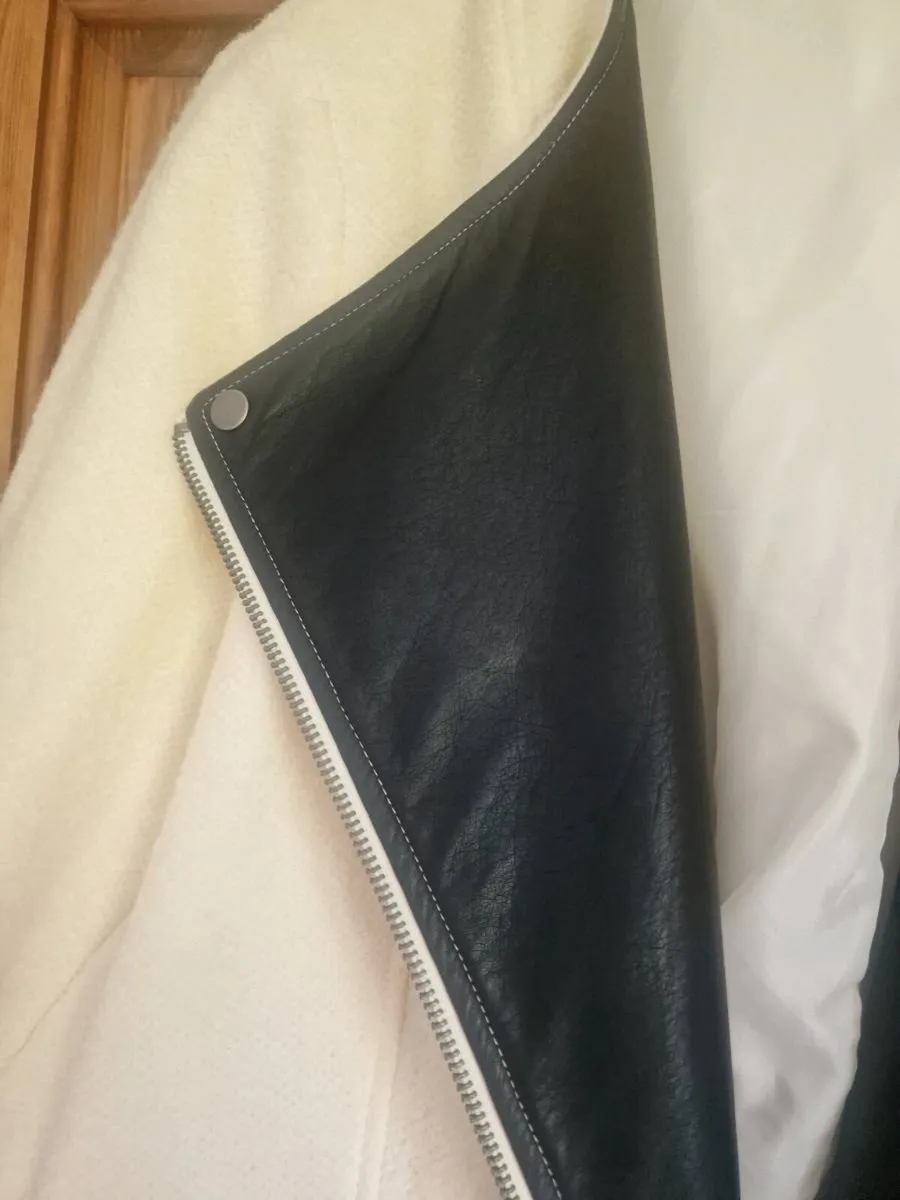 Ladies winter coat with pleather detail sz 28/30 - Image 2
