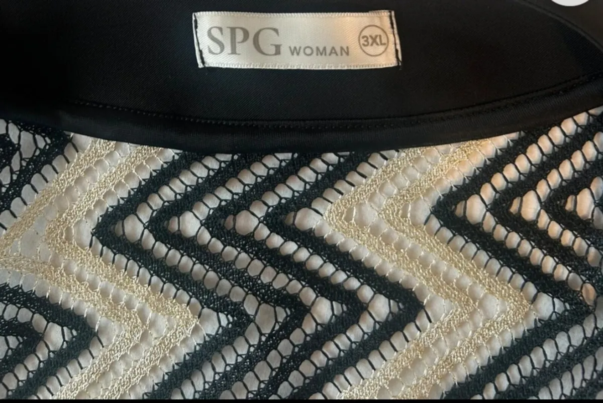 New SPG black & gold jacket sz 24/26 - Image 4