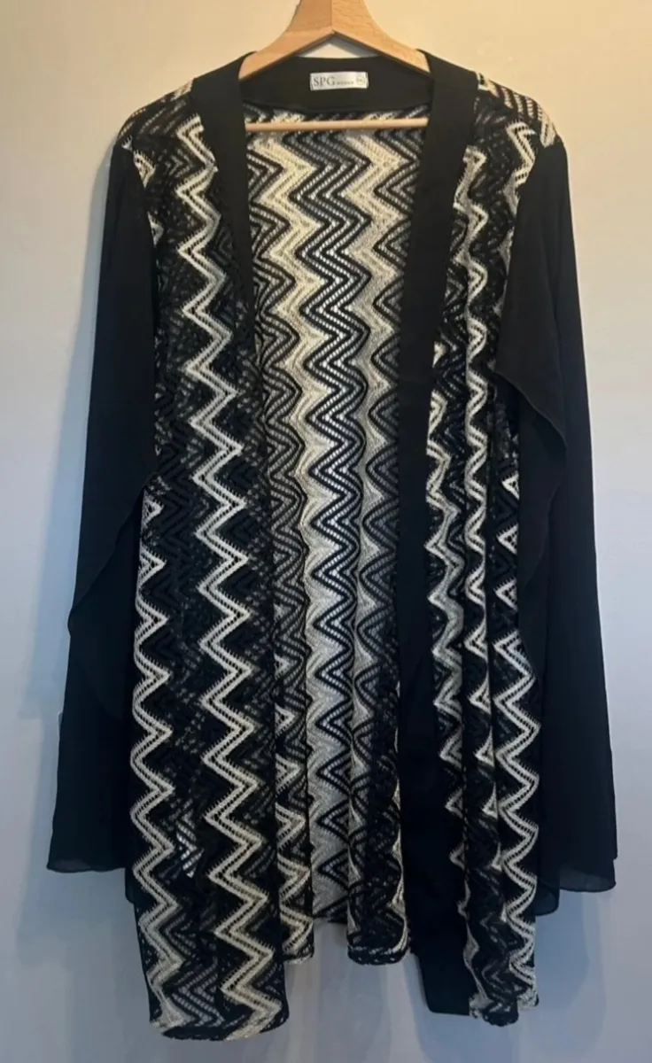 New SPG black & gold jacket sz 24/26 - Image 1