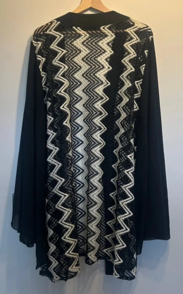 New SPG black & gold jacket sz 24/26 - Image 2