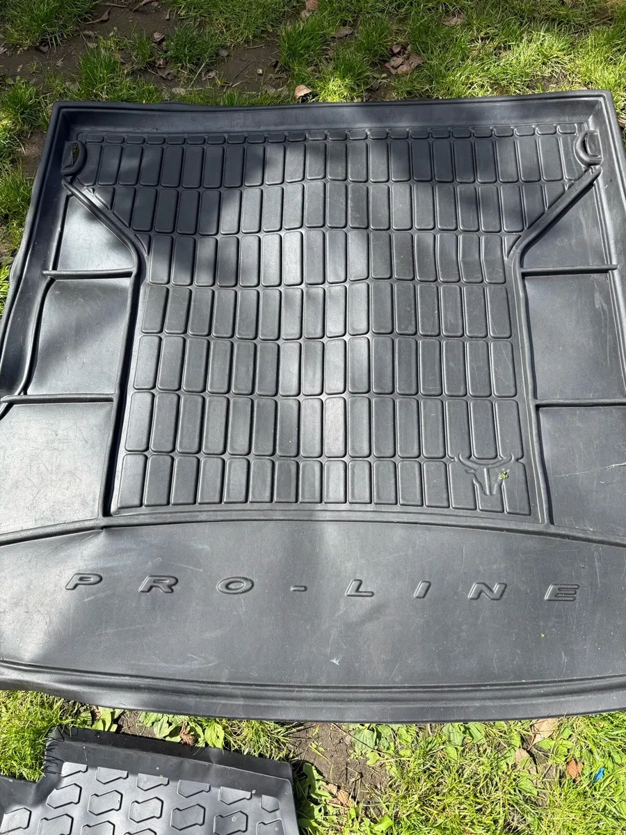 Audi Q7 2015-2025 floor mats - Image 1