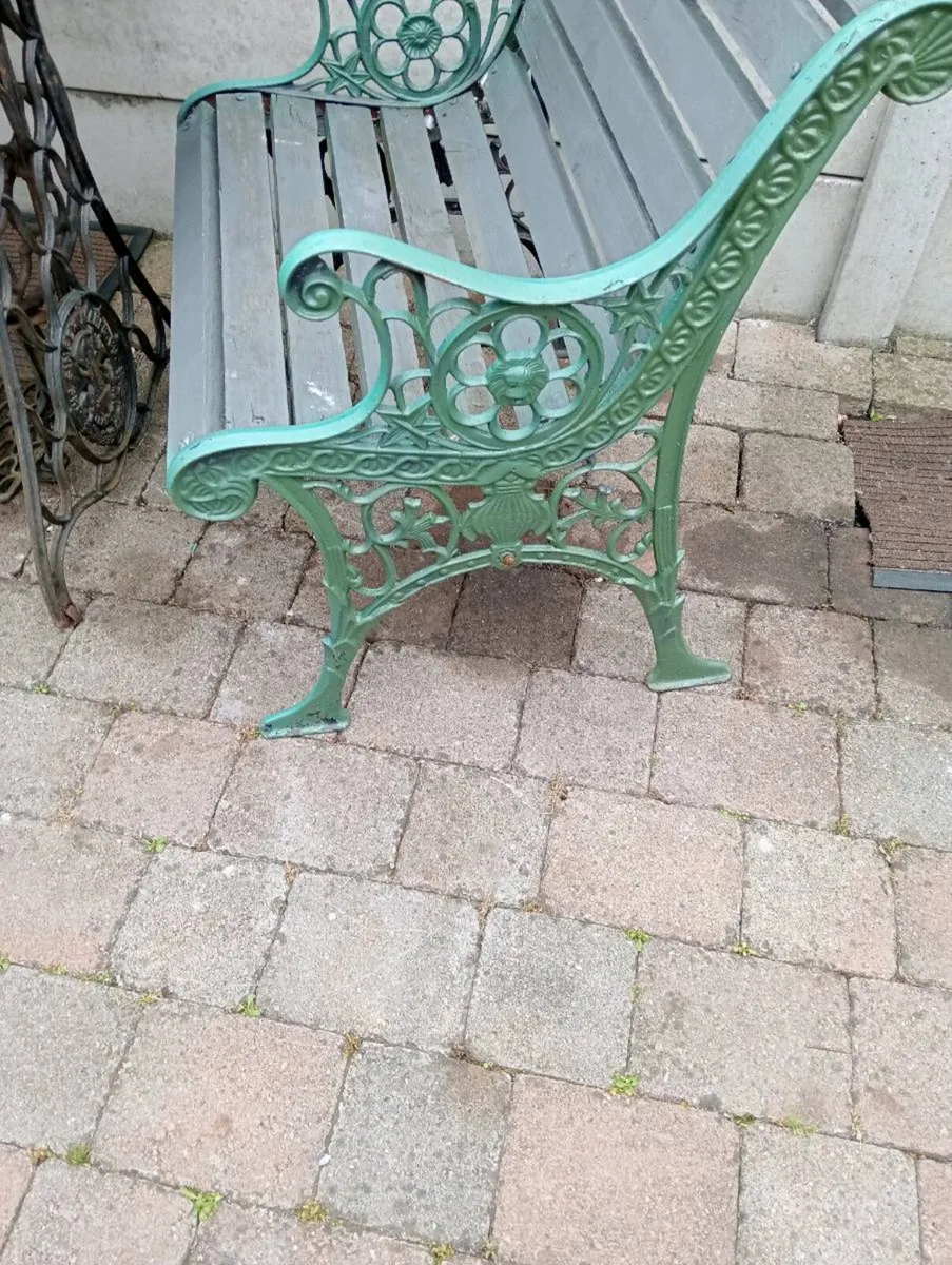 Vintage table and  2 vintage garden armchairs - Image 3