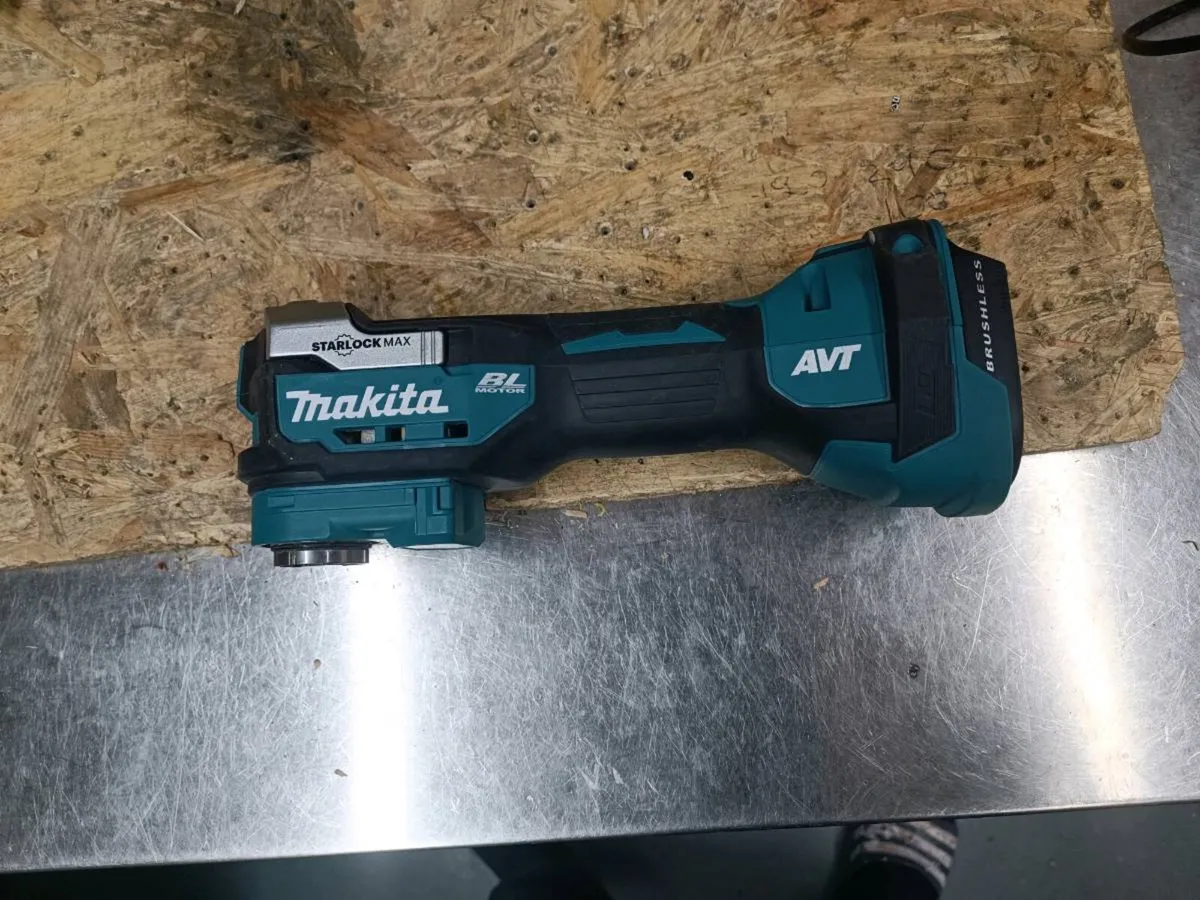 Makita dtm52 multi tool. Body only