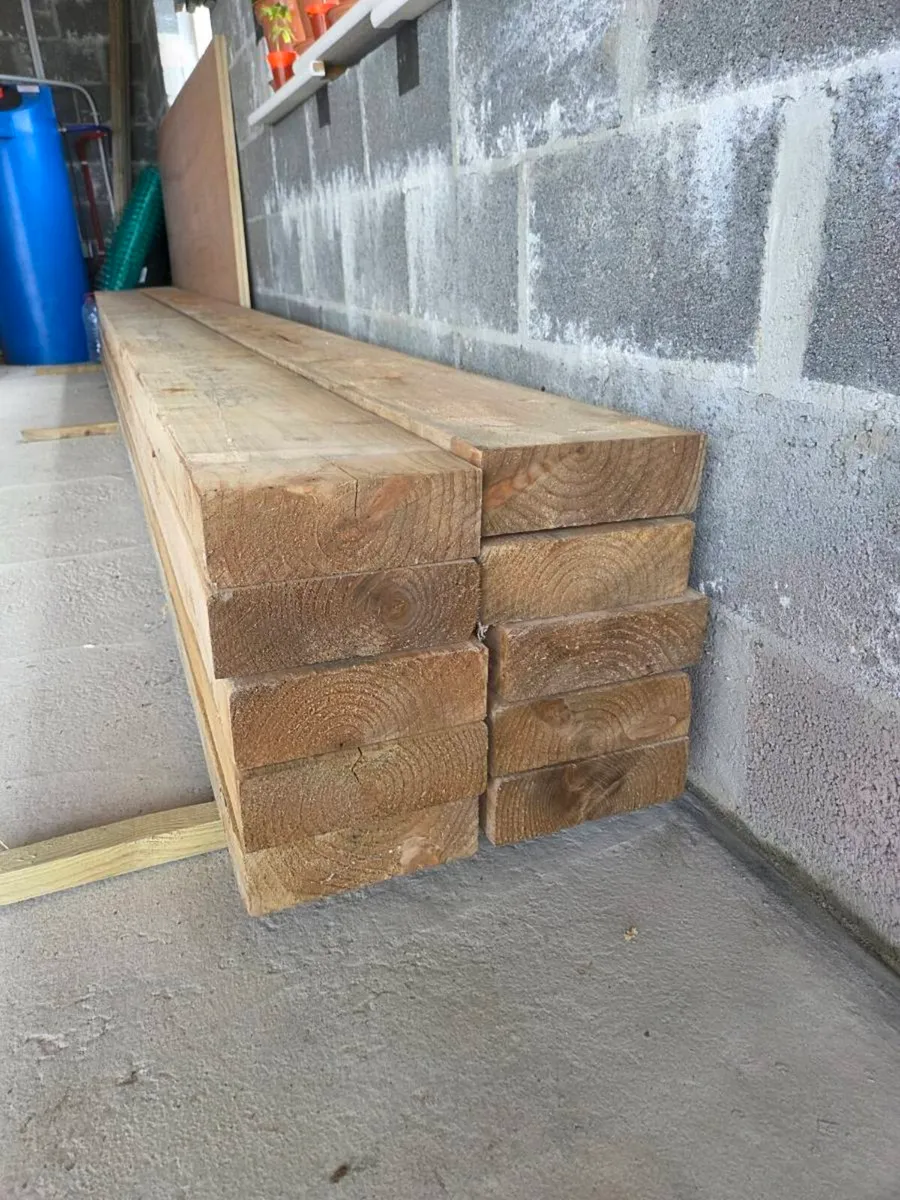 9 x 3 rough timber - Image 1