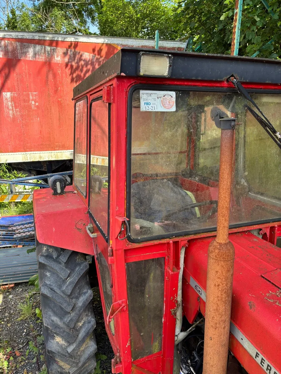 Tractor cab - Image 1
