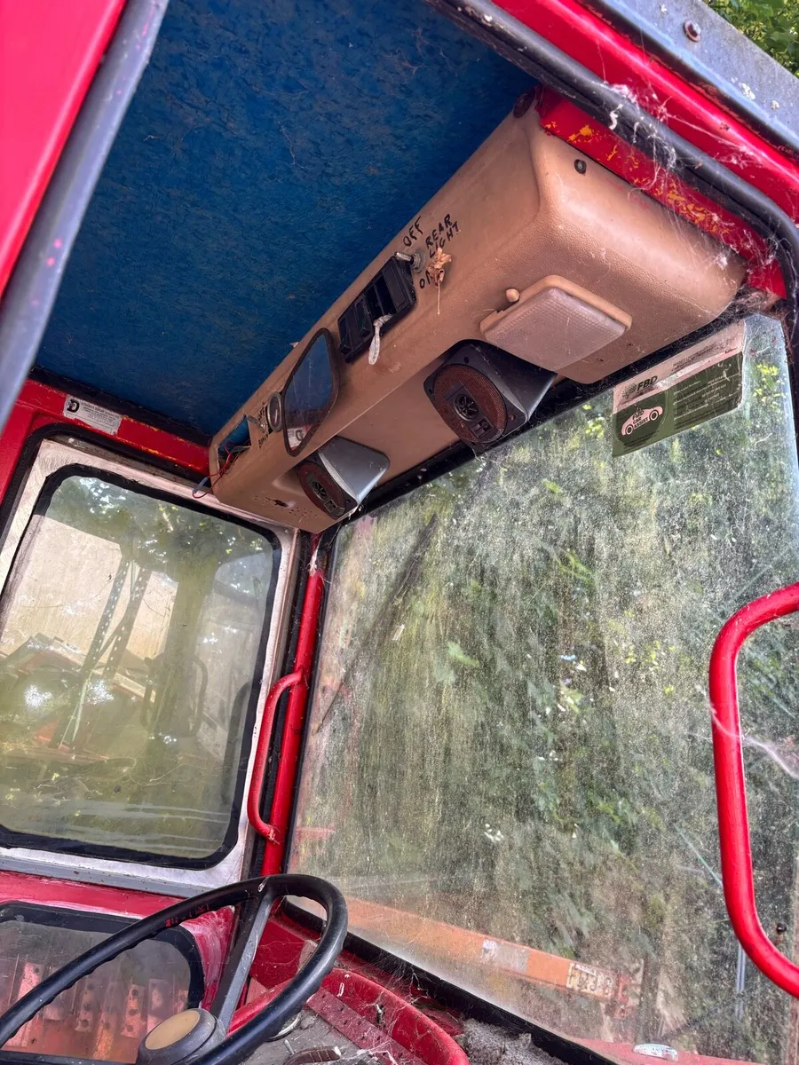 Tractor cab - Image 4