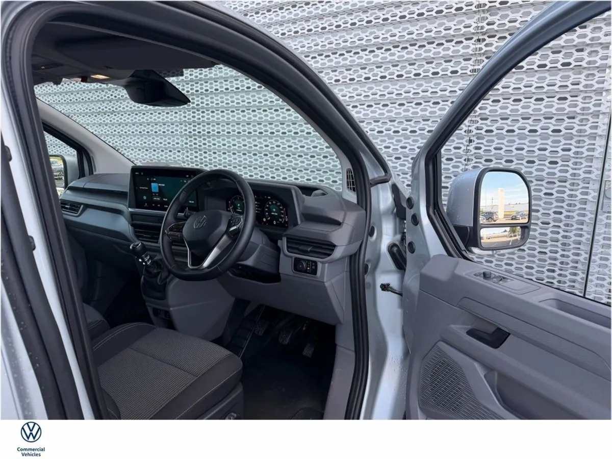 Volkswagen Transporter HIGHLINE LWB28 110HP  M6F - Image 2