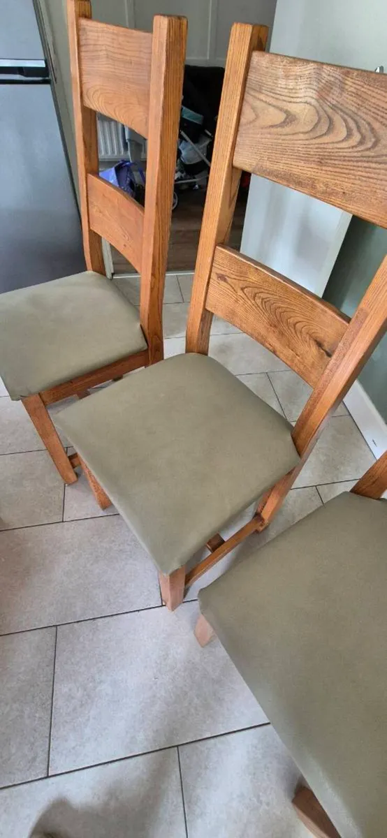 Kitchen table and six chairs - Image 4