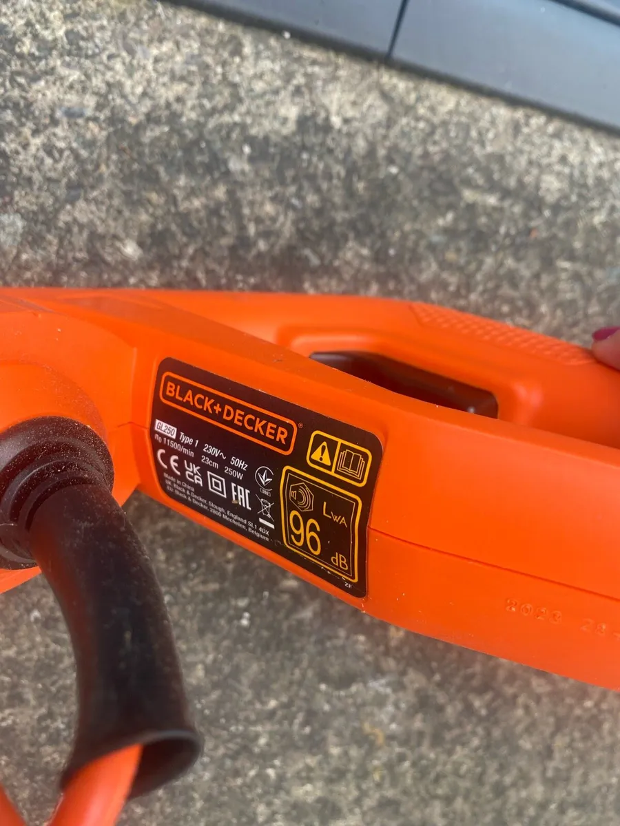 Black and Decker Gl250 Grass Trimmer 250W - Image 3