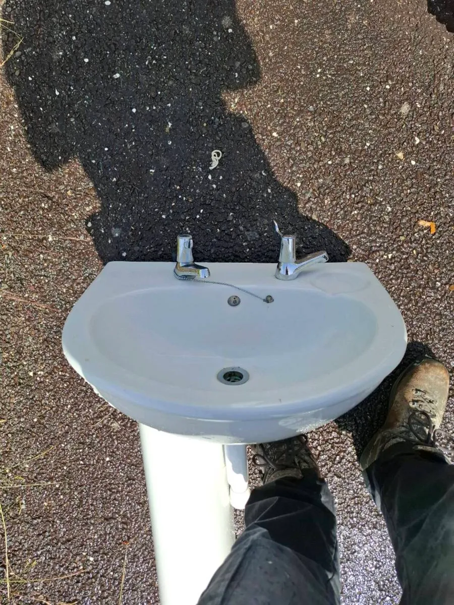 Hand basin - Image 1