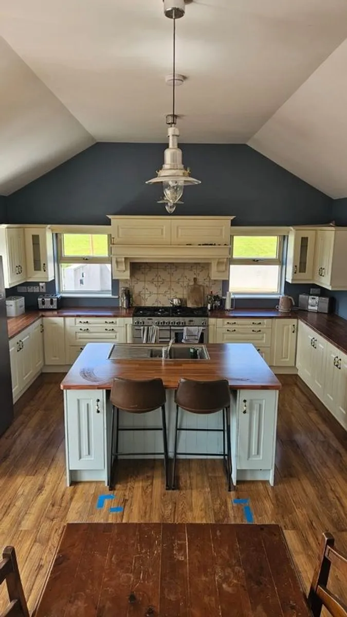 kitchen units - Image 1