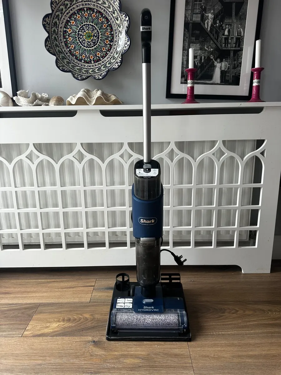 Shark hydrovac - Image 3