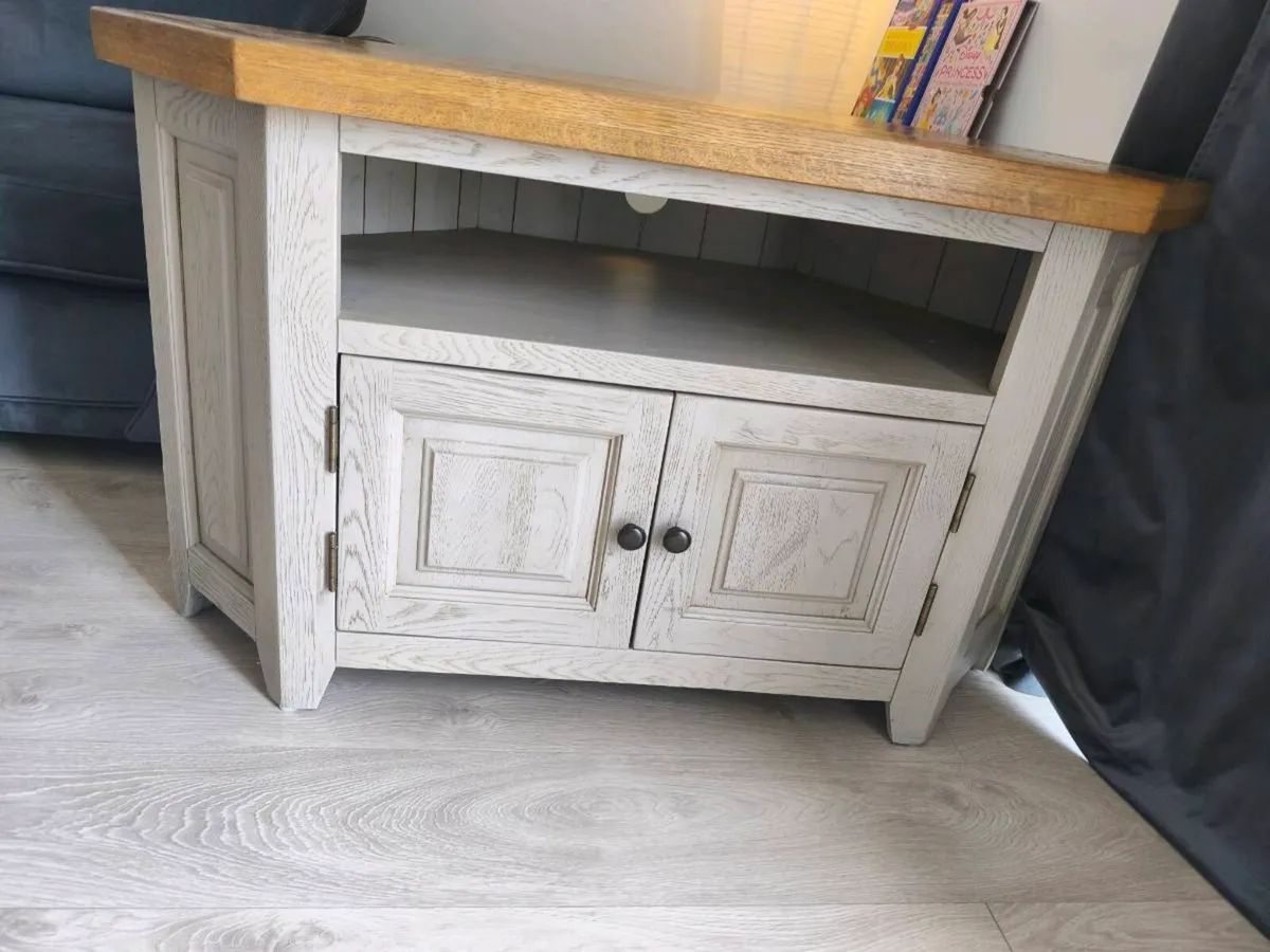 TV Unit - Image 2