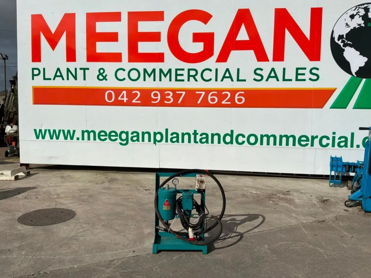 3 phase Hydraulic oil pump / filtration cannister. - Image 1