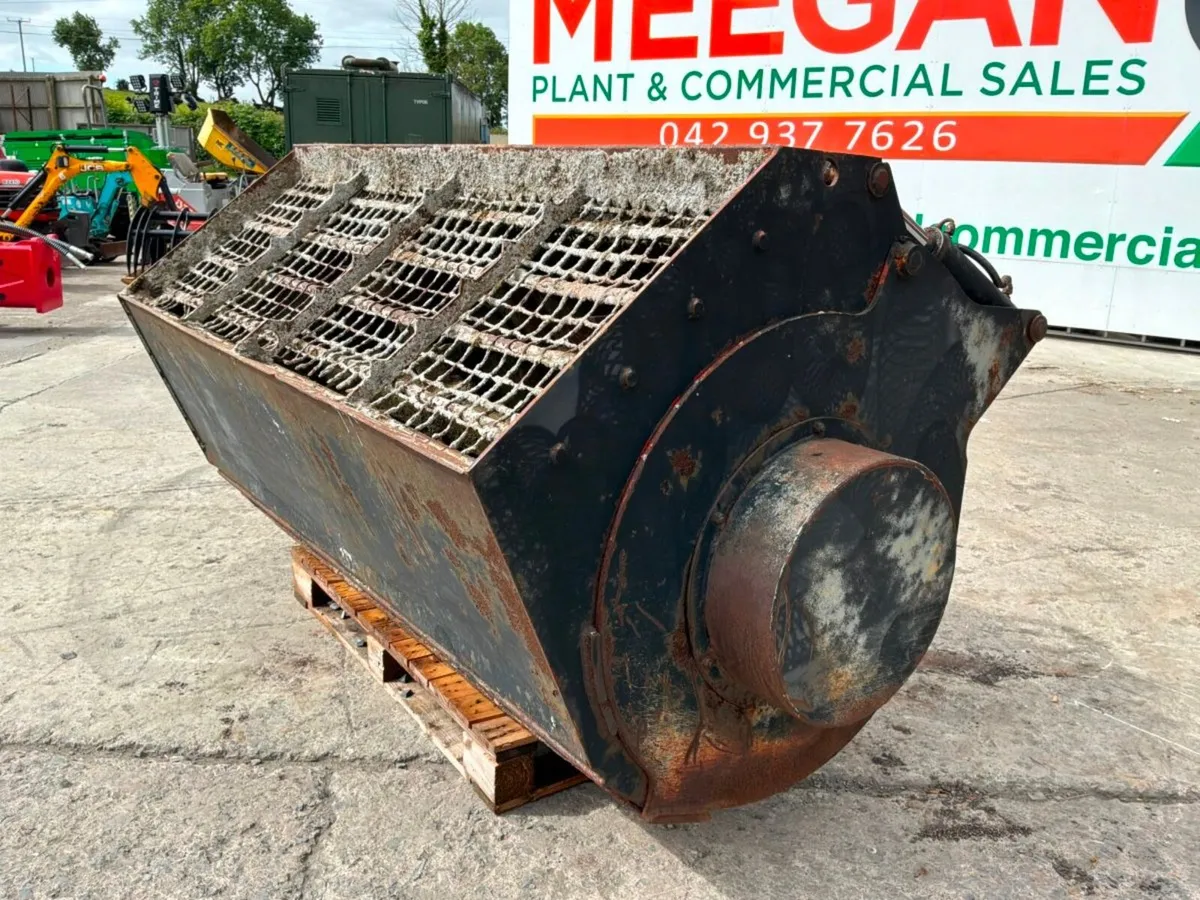Front loader, self fill concrete mixing bucket.... - Image 4