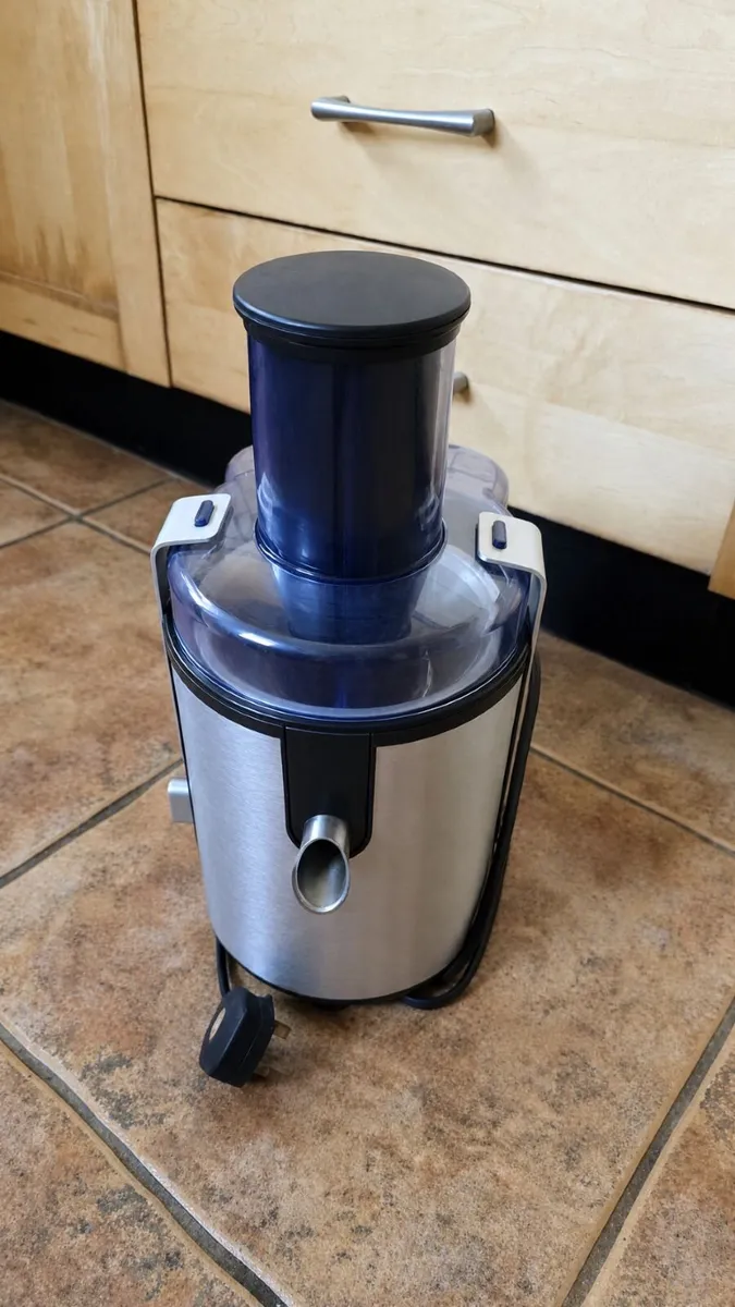 Philips 700W Juicer  - Very Good Condition - Image 1